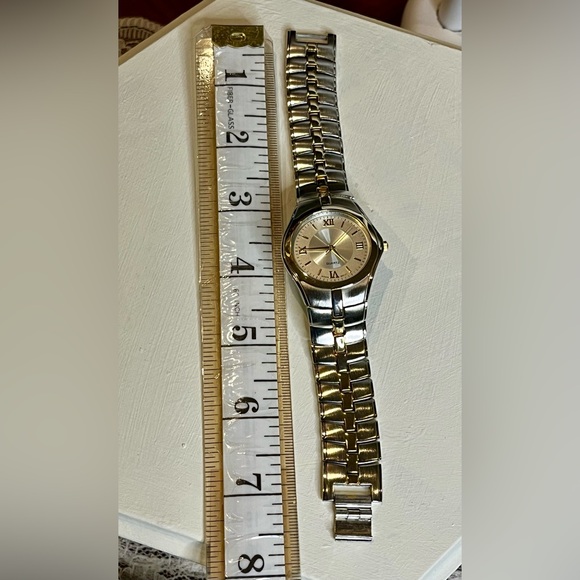 Vintage Avon Quartz Men’s Watch with Extra Links - Picture 5 of 5